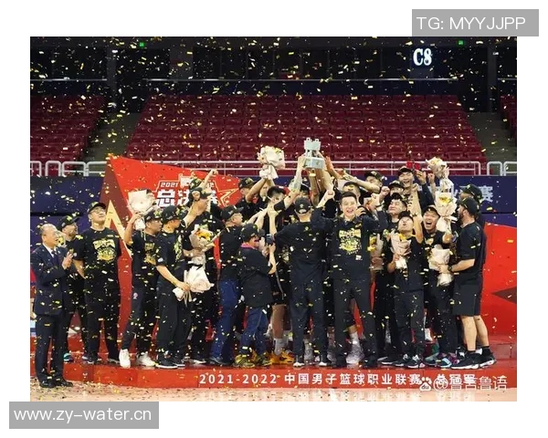 新疆队与辽宁队激战正酣足球比赛精彩瞬间回顾与分析