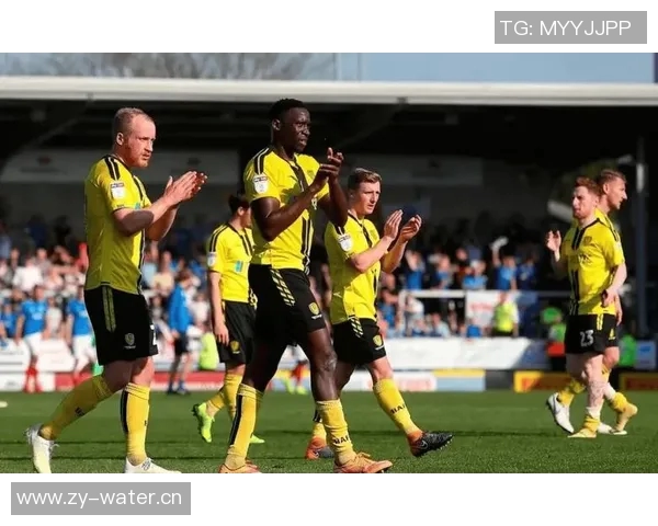 伯顿队与北安普顿队激战正酣谁能在这场较量中笑到最后