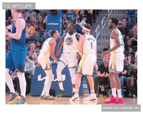 勇士与雷霆激战11月4日NBA赛场精彩瞬间回顾与分析